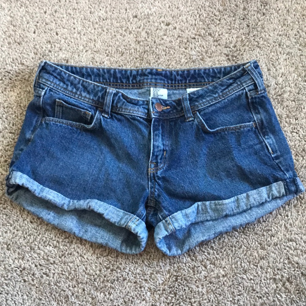 Cute JEAN shorts in NEW condition